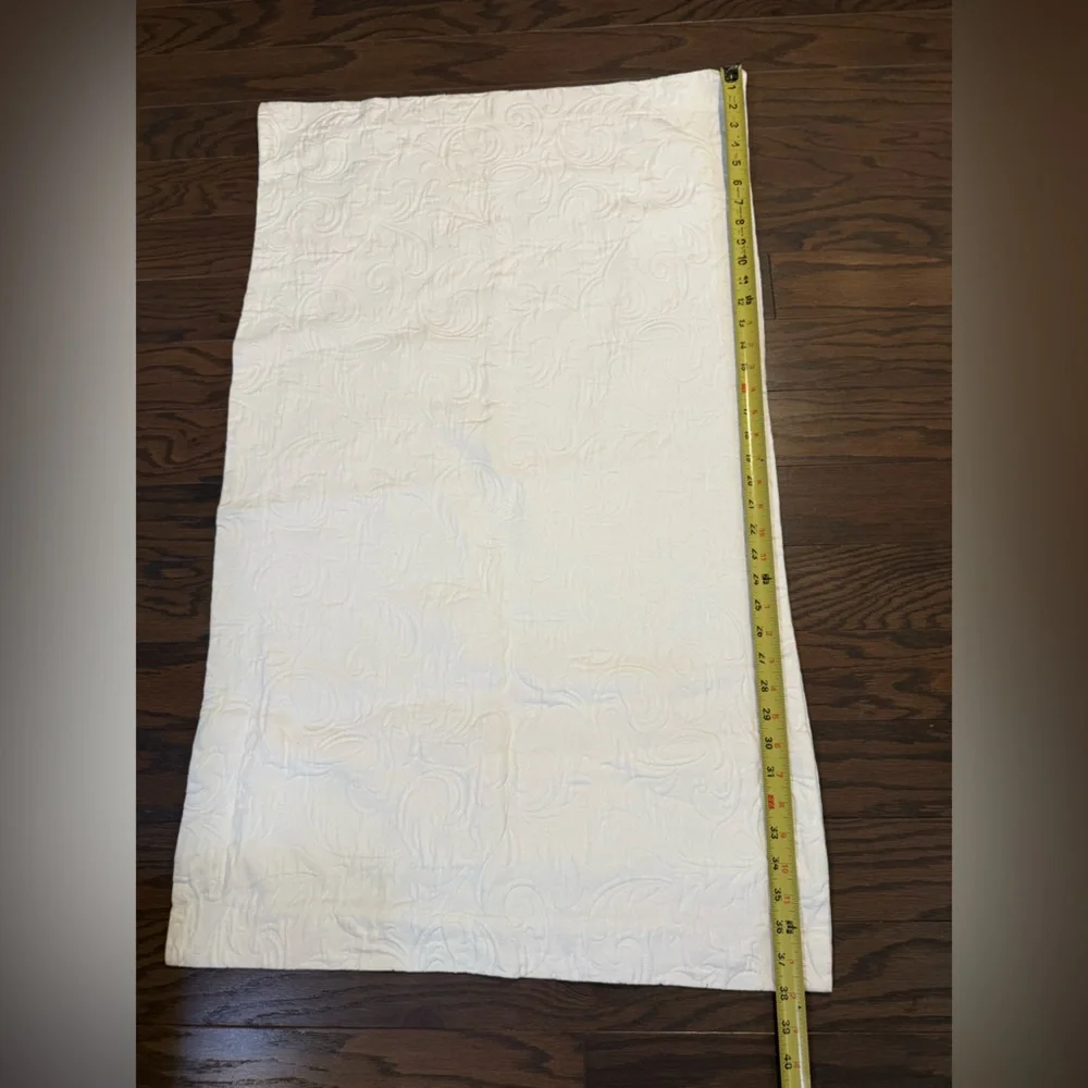FRONTGATE 2 Matelasse White KING Pillow Shams